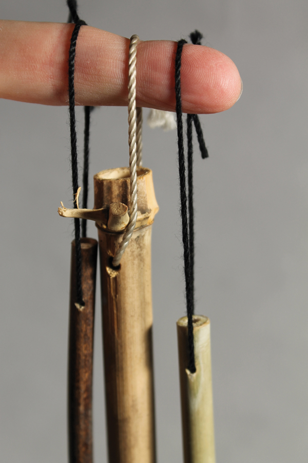13 Thread a cord for hanging the brushes through the hole drilled at the end of the handle.