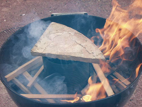 Fig.12 Surround the coffee can with wood scraps to create more heat and smoke. Cover the opening with a piece of kiln shelf.