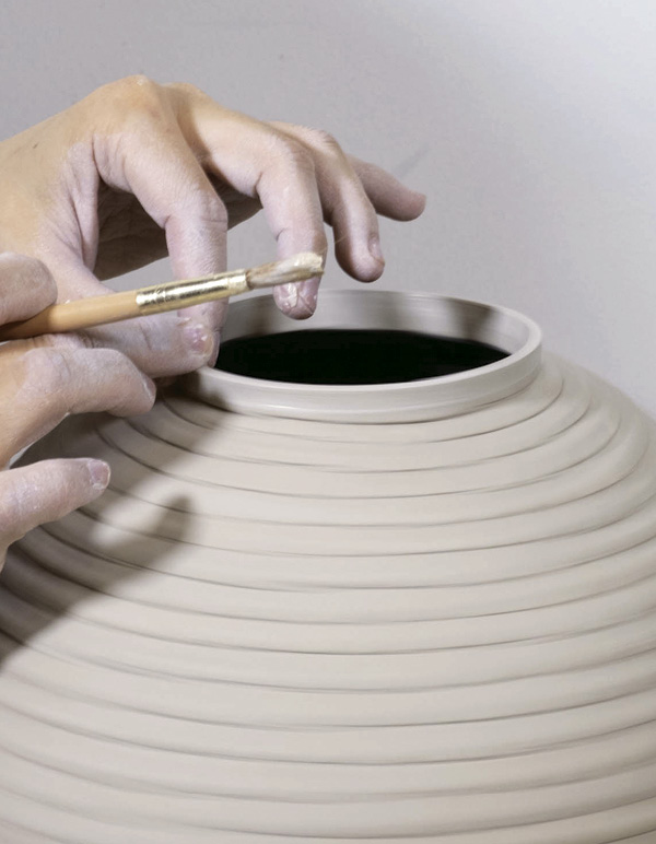 15 Brush the rim with water to smooth out the sharp edge.