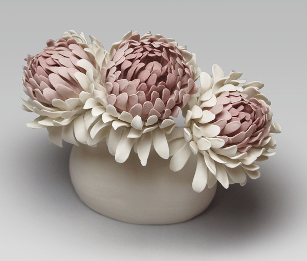Linda Southwell's Three Heads are Better Than One, 8⅝ in. (22 cm) in width, porcelain, body stains, fired in oxidation in an electric kiln to 2282°F (1250°C), 2017.