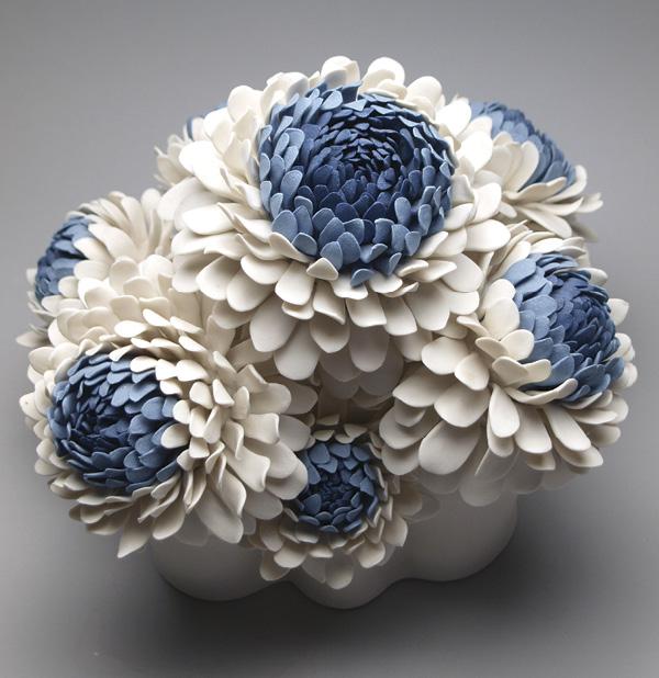 Linda Southwell's Multi-Headed Flower Sculpture, 16⅛ in. (41 cm) in height, porcelain, cobalt oxide, fired in oxidation in an electric kiln to 2282°F (1250°C), 2023.