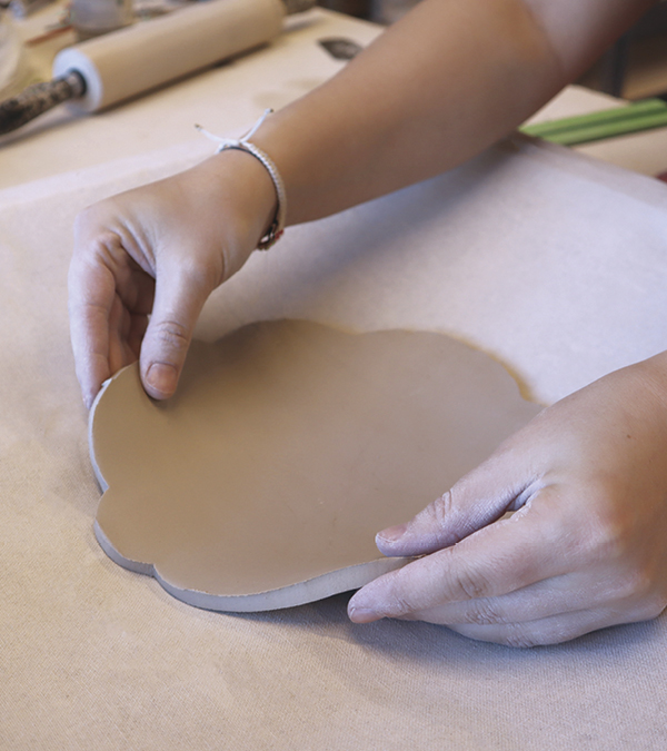 3 Lay the bottom slab into a draped cloth to achieve a slight curve.
