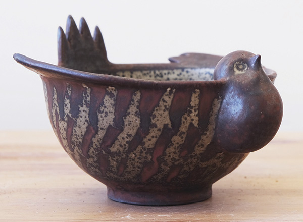 Megan Thomas' Bird bowl, 6½ in. (16.5 cm) in diameter, thrown-and-altered iron-rich stoneware, glaze, red iron oxide wash, fired in a gas kiln to cone 10, reduction cooled, 2023.